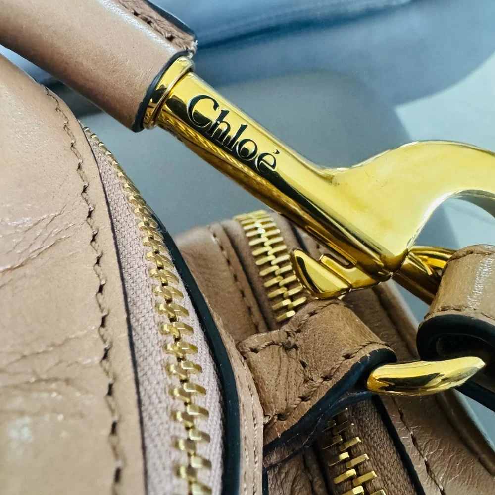 Chloé Small Camera Bag in shiny leather - Picture 8 of 11